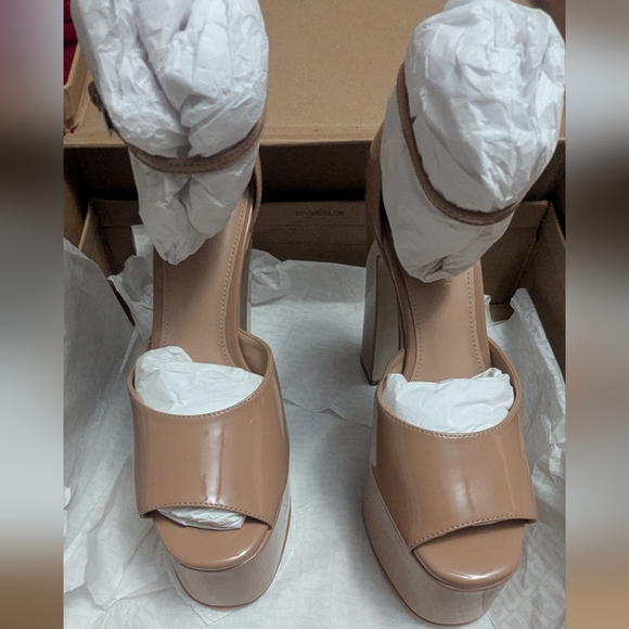 Nightfall Blush Patent Platform By Steve Madden - Picture 6 of 9